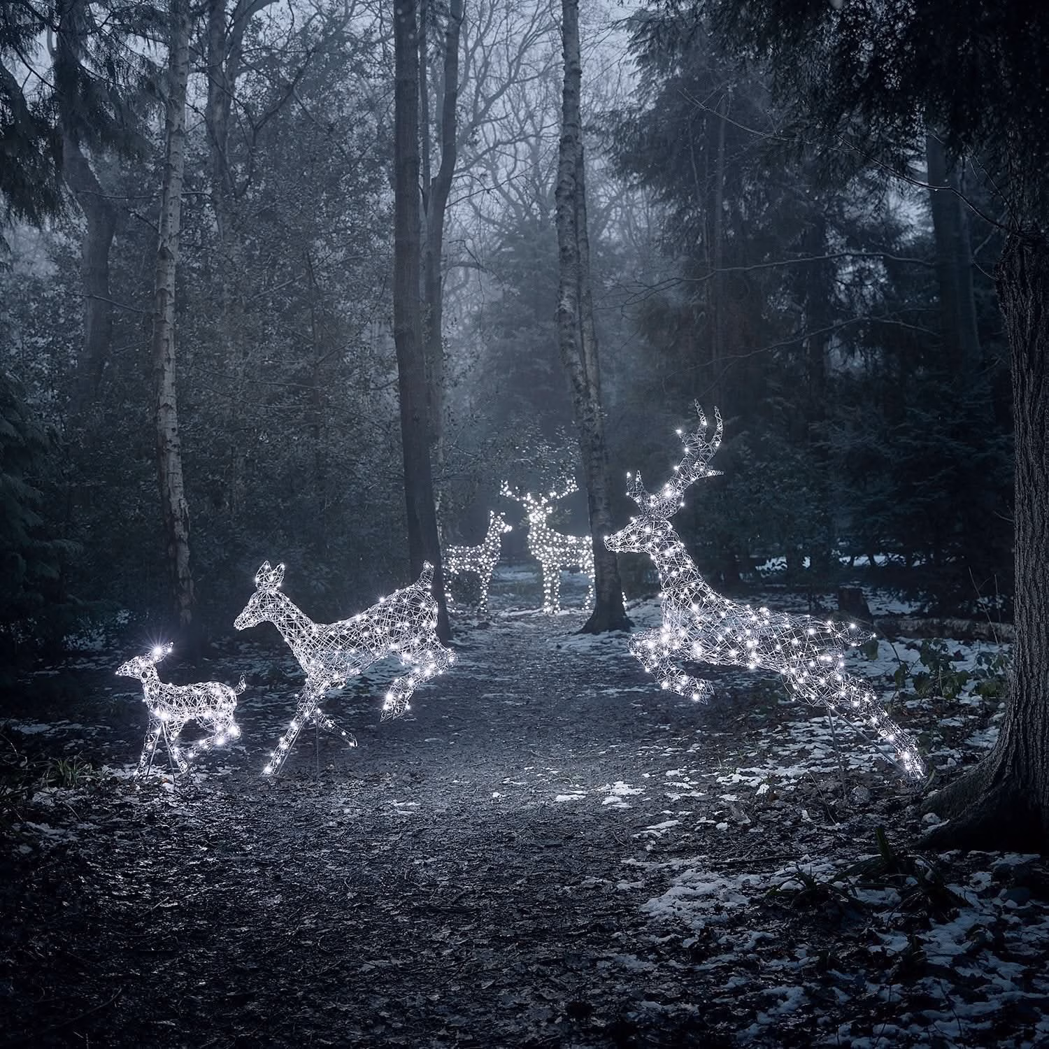 Conjunto Natalino de 5 Renas Iluminadas com LED em Duas Cores - Image 2